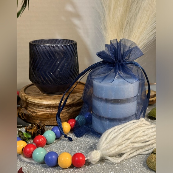 JAMAICAN TEAKWOOD LUXURY HAND POURED SCENT CANDLE. - Picture 2 of 4